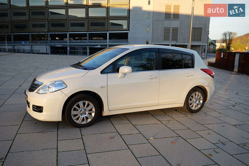Хэтчбек Nissan TIIDA 2010 в Киеве