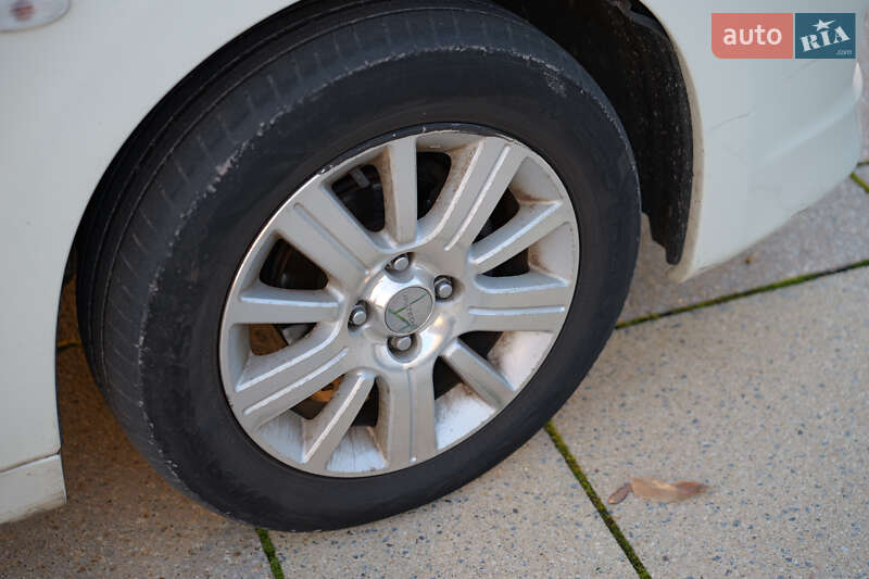 Хэтчбек Nissan TIIDA 2010 в Киеве