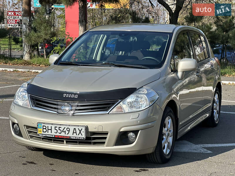 Хэтчбек Nissan TIIDA 2010 в Одессе