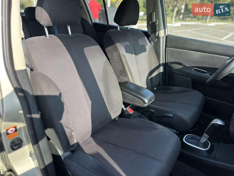 Хэтчбек Nissan TIIDA 2010 в Одессе