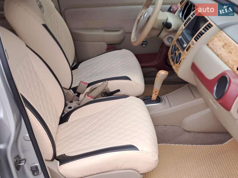 Хэтчбек Nissan TIIDA 2006 в Одессе