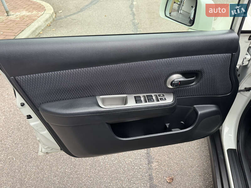 Хэтчбек Nissan TIIDA 2010 в Киеве фото 19 Хэтчбек Nissan TIIDA 2010 в Киеве