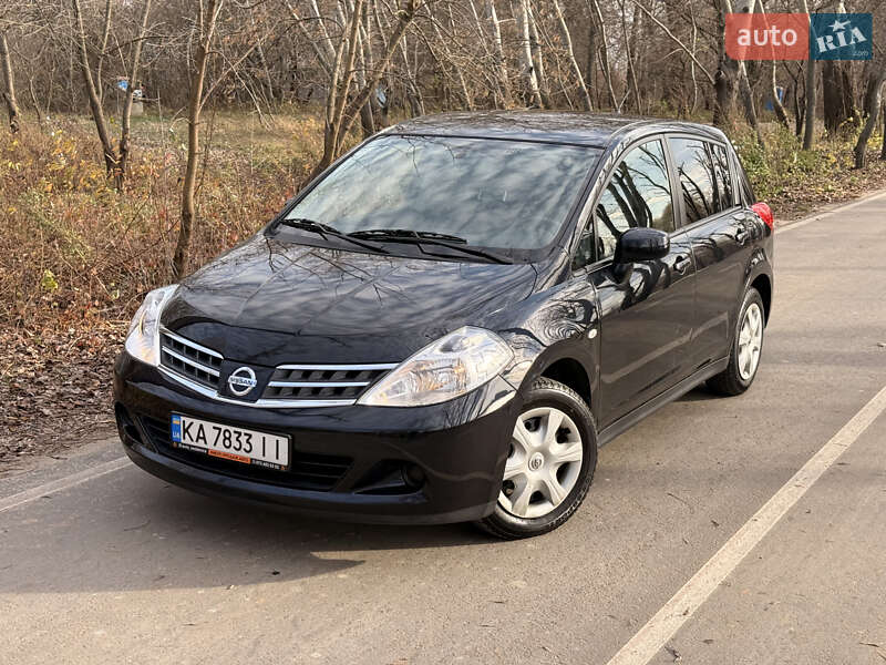 Nissan TIIDA 2011