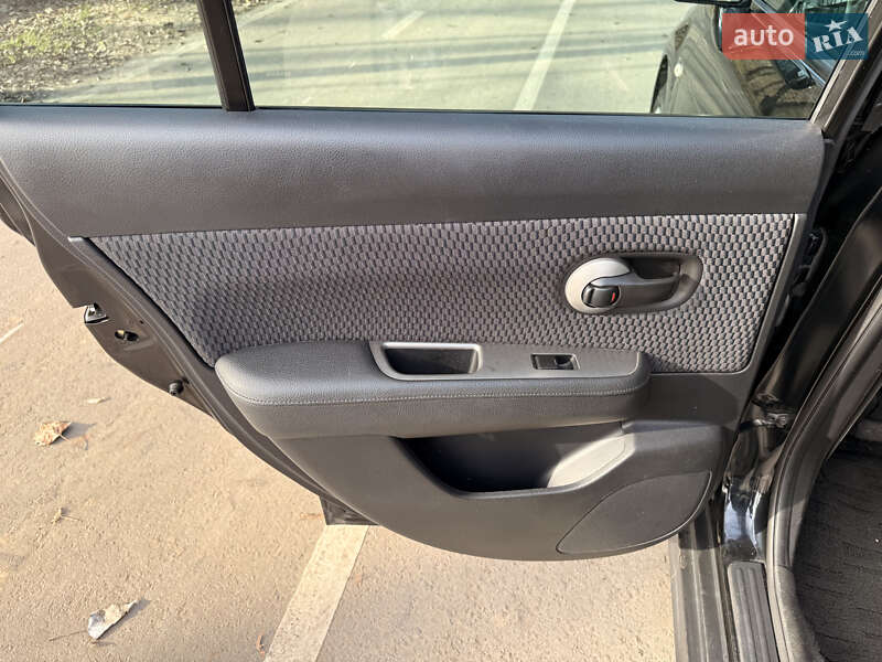 Хэтчбек Nissan TIIDA 2011 в Киеве фото 25 Хэтчбек Nissan TIIDA 2011 в Киеве