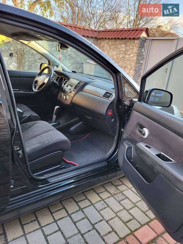 Хэтчбек Nissan TIIDA 2012 в Остроге