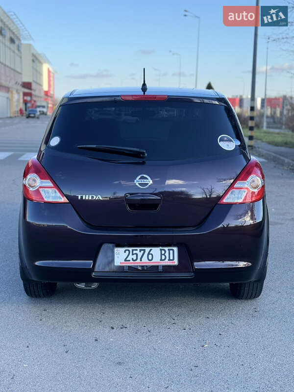 Хэтчбек Nissan TIIDA 2011 в Киеве