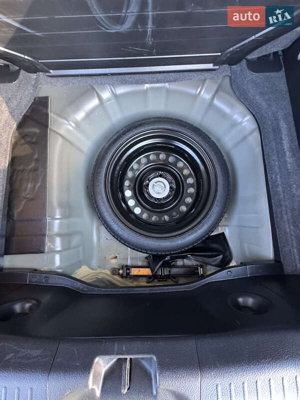 Хэтчбек Nissan TIIDA 2011 в Киеве