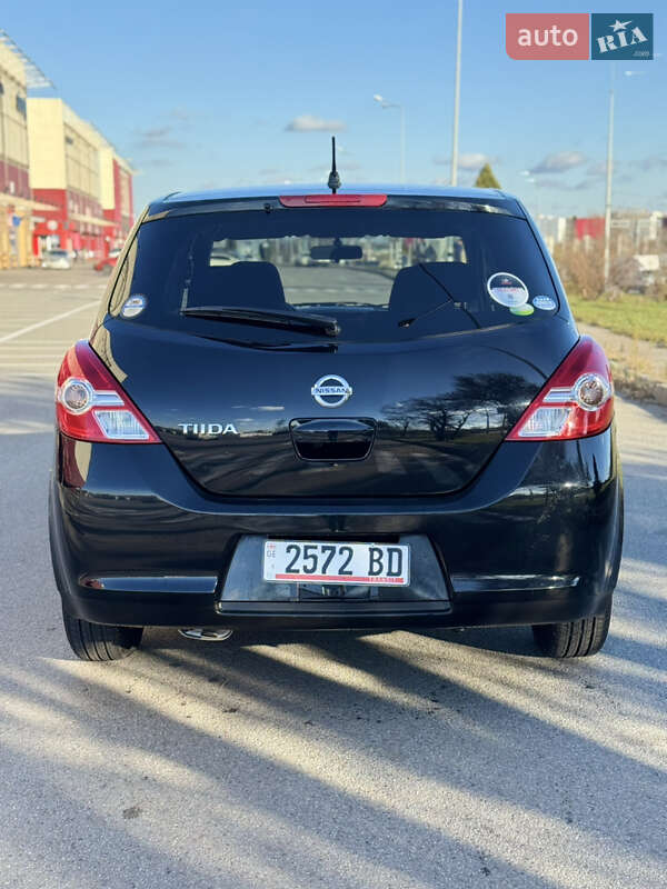 Хэтчбек Nissan TIIDA 2010 в Киеве