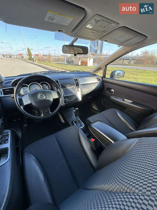 Хэтчбек Nissan TIIDA 2010 в Киеве