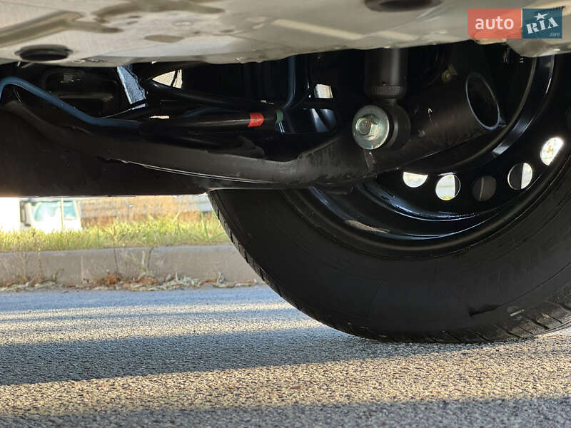 Хэтчбек Nissan TIIDA 2010 в Киеве