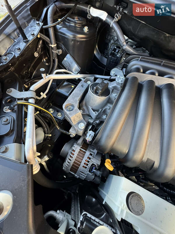 Хэтчбек Nissan TIIDA 2010 в Киеве