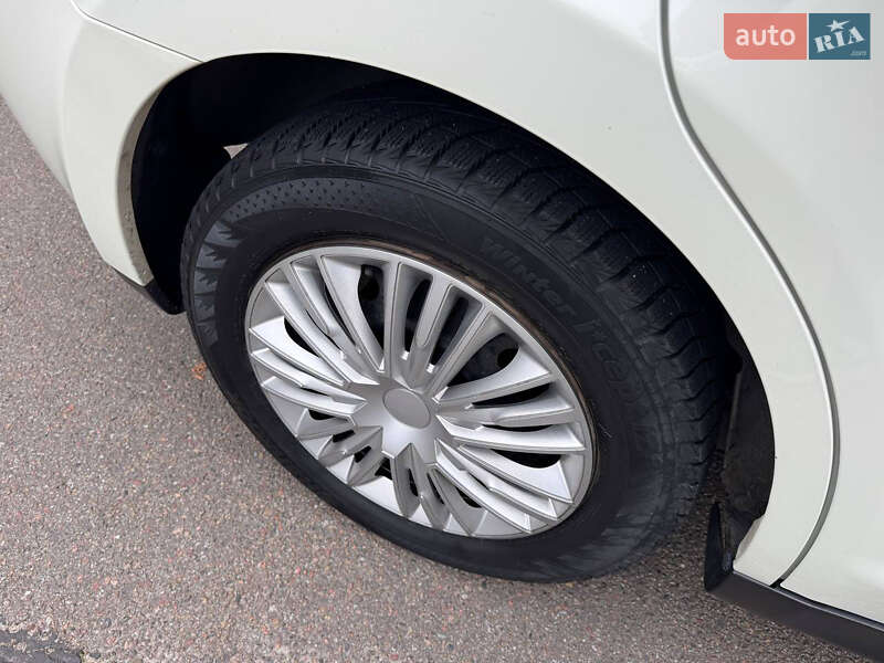 Хэтчбек Nissan TIIDA 2010 в Белой Церкви