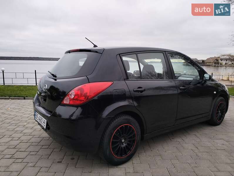 Хэтчбек Nissan TIIDA 2008 в Николаеве