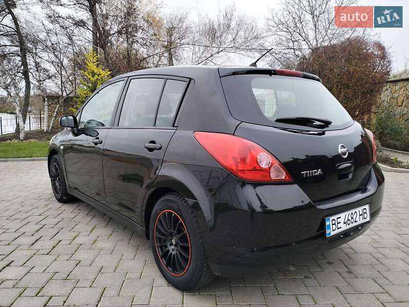 Хэтчбек Nissan TIIDA 2008 в Николаеве
