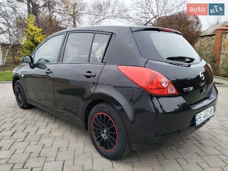 Хэтчбек Nissan TIIDA 2008 в Николаеве