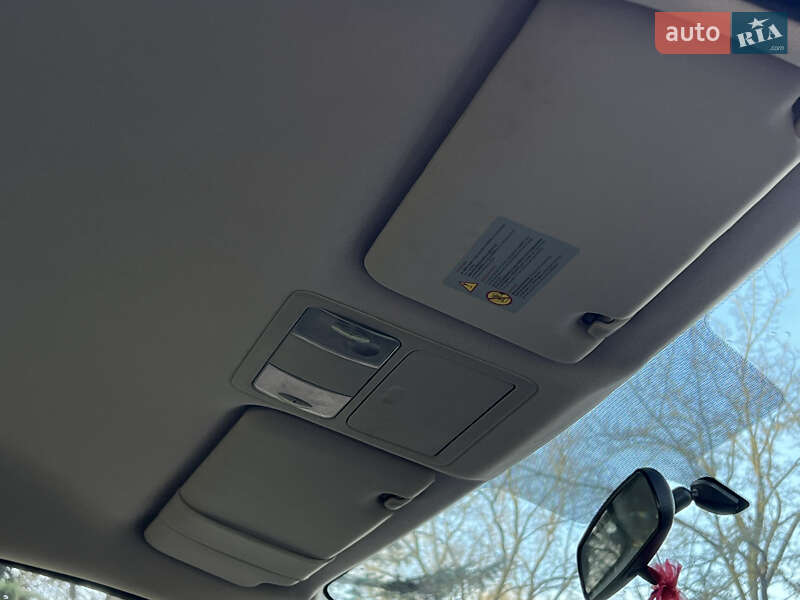 Седан Nissan TIIDA 2010 в Житомире