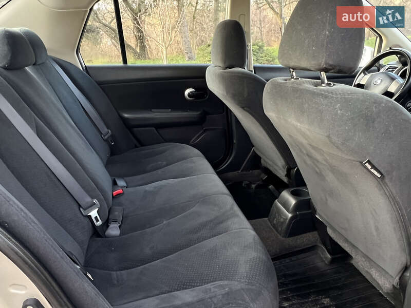 Седан Nissan TIIDA 2010 в Житомире