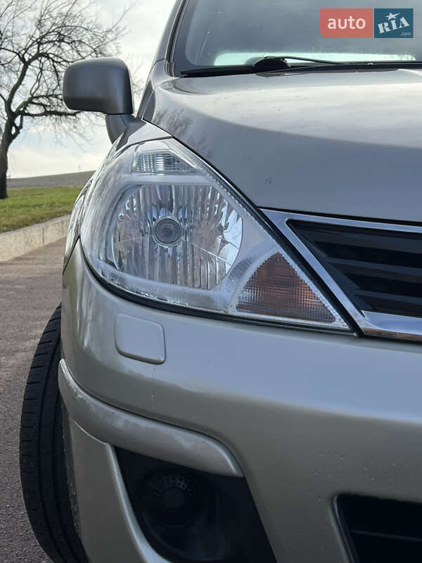 Седан Nissan TIIDA 2010 в Житомире