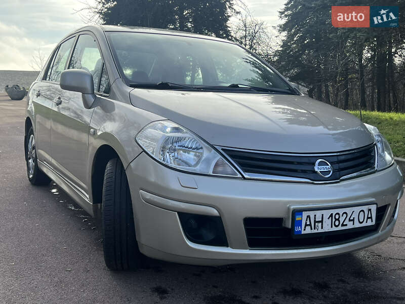 Седан Nissan TIIDA 2010 в Житомире