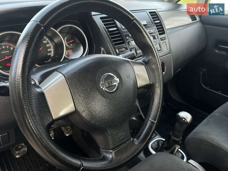 Седан Nissan TIIDA 2010 в Житомире