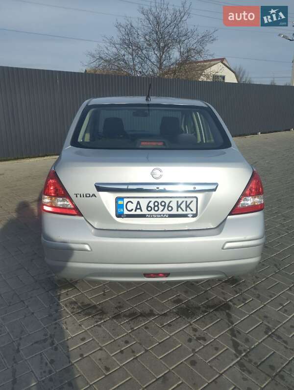 Седан Nissan TIIDA 2010 в Черкассах