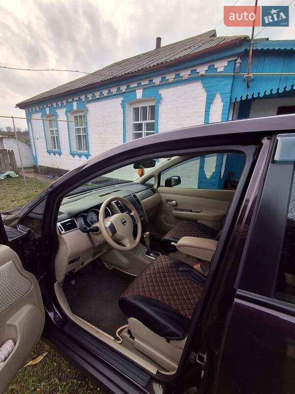 Хэтчбек Nissan TIIDA 2011 в Звенигородке