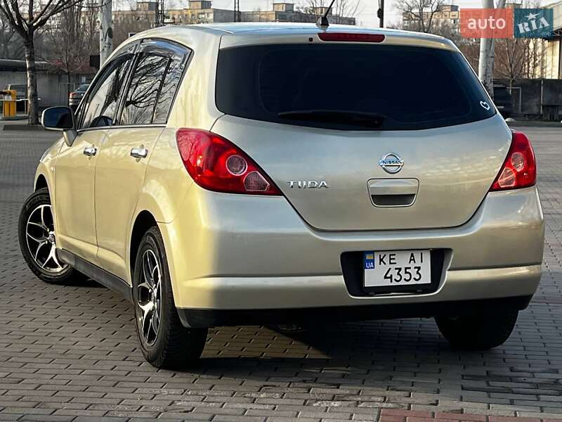Хэтчбек Nissan TIIDA 2008 в Днепре