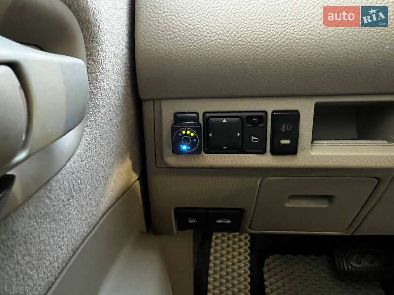 Хэтчбек Nissan TIIDA 2008 в Днепре