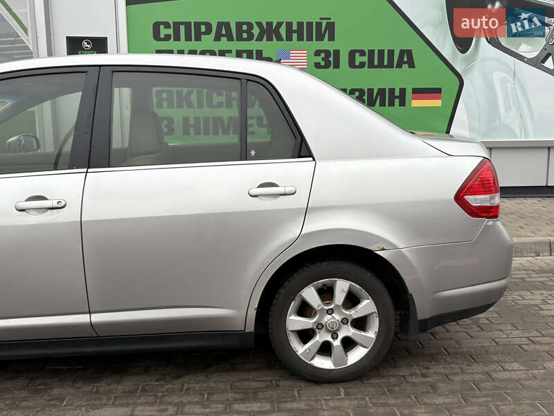 Седан Nissan TIIDA 2008 в Киеве