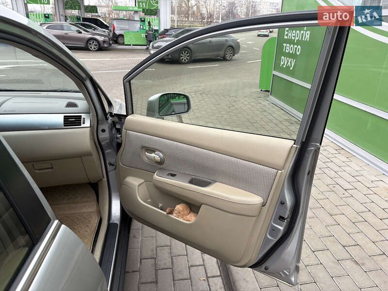 Седан Nissan TIIDA 2008 в Киеве