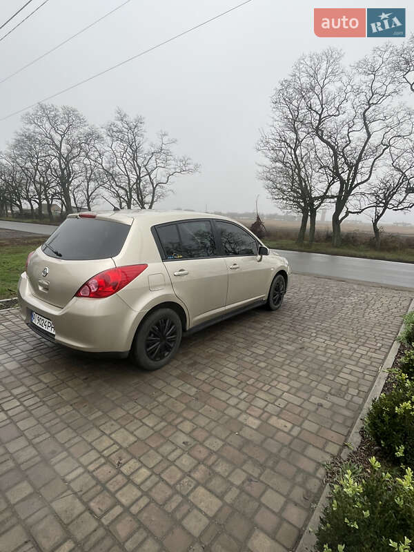 Хэтчбек Nissan TIIDA 2012 в Магдалиновке фото 10 Хэтчбек Nissan TIIDA 2012 в Магдалиновке