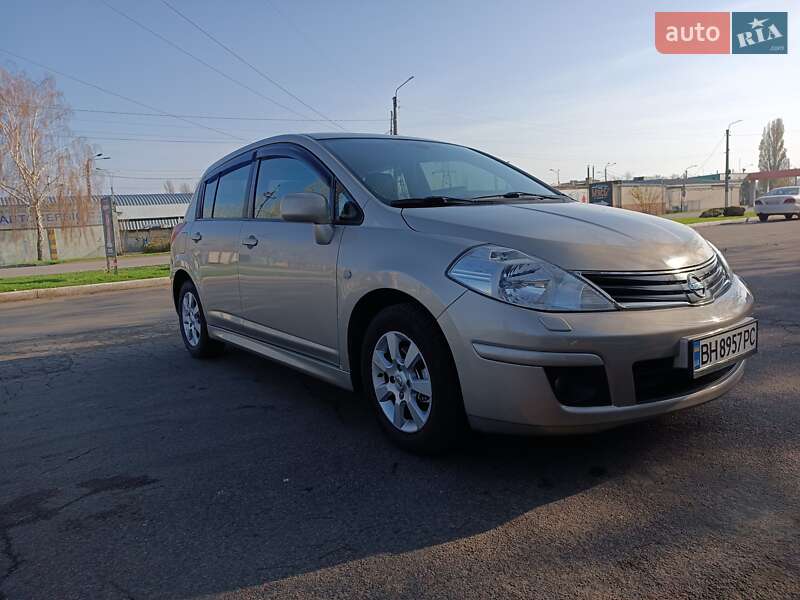 Хэтчбек Nissan TIIDA 2011 в Черноморске