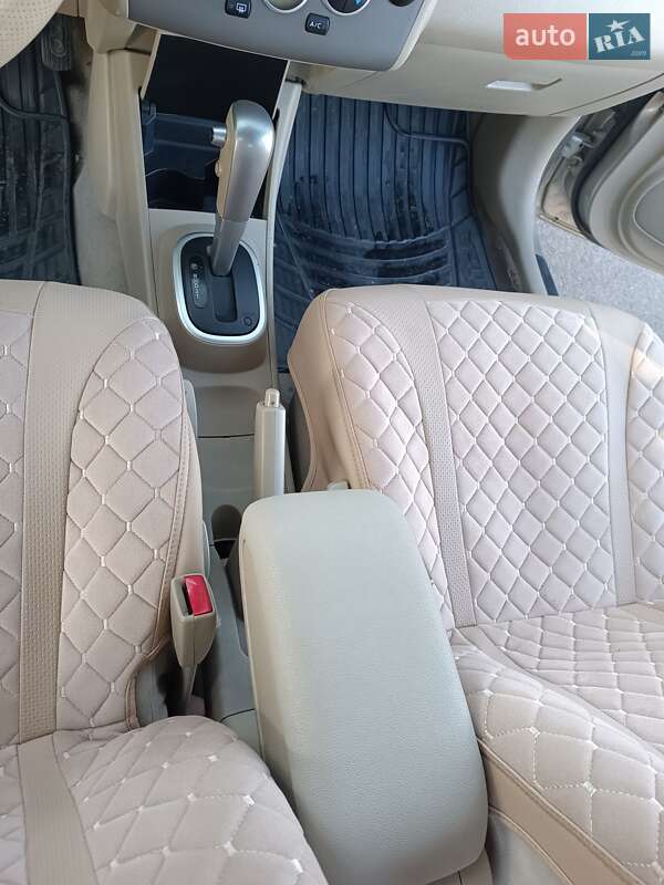 Хэтчбек Nissan TIIDA 2011 в Черноморске