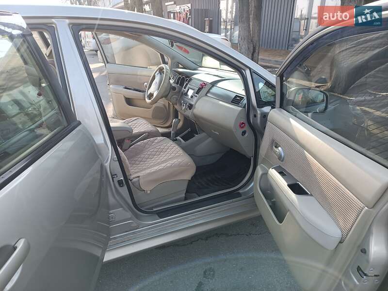 Хэтчбек Nissan TIIDA 2011 в Черноморске