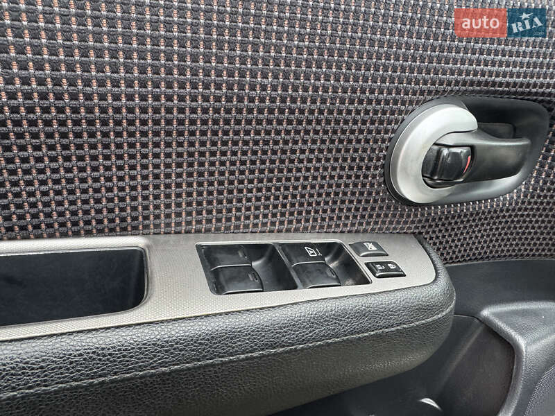 Седан Nissan TIIDA 2011 в Одесі фото 26 Седан Nissan TIIDA 2011 в Одесі