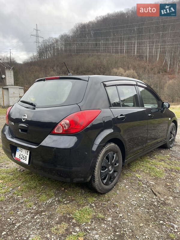 Хэтчбек Nissan TIIDA 2008 в Сваляве