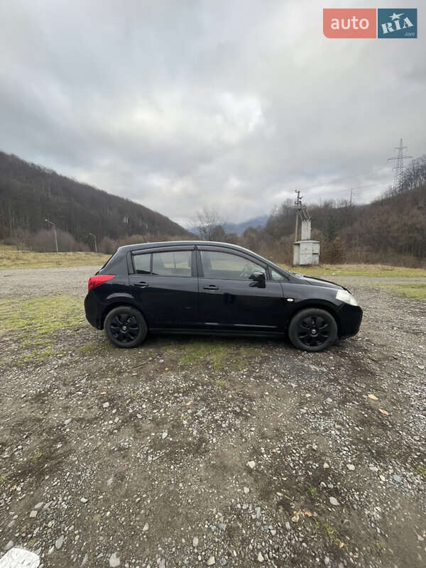 Хэтчбек Nissan TIIDA 2008 в Сваляве