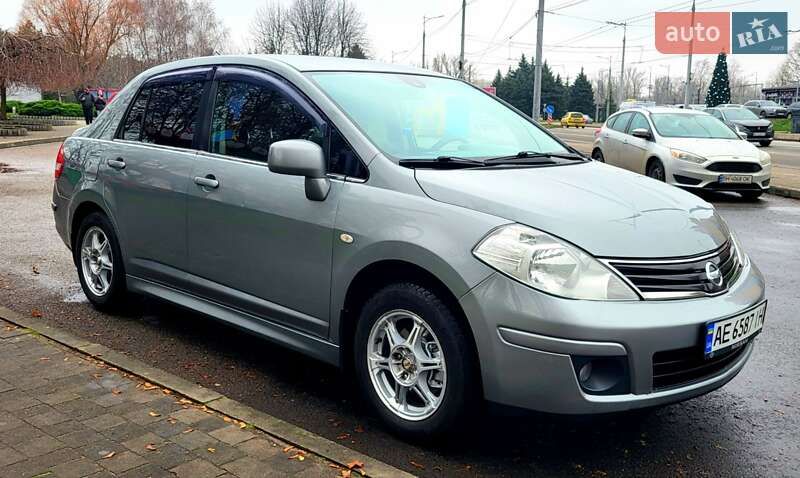 Nissan TIIDA 2010