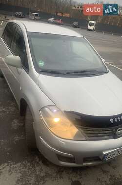 Седан Nissan TIIDA 2010 в Житомире