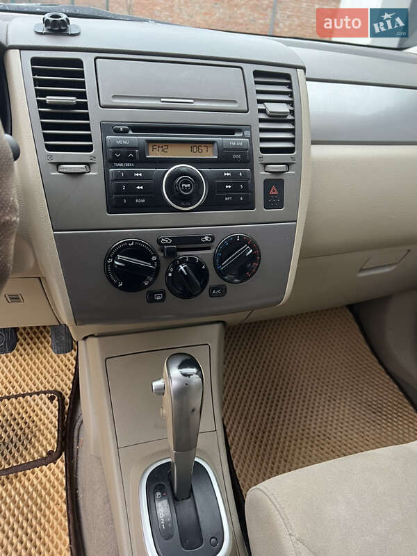 Хэтчбек Nissan TIIDA 2008 в Хмельницком