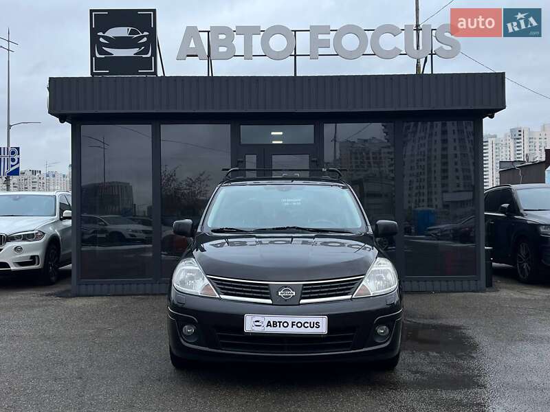 Хэтчбек Nissan TIIDA 2010 в Киеве