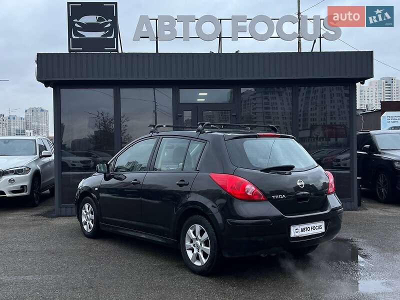 Хэтчбек Nissan TIIDA 2010 в Киеве