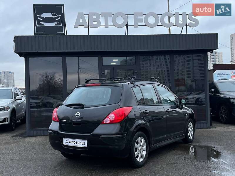 Хэтчбек Nissan TIIDA 2010 в Киеве