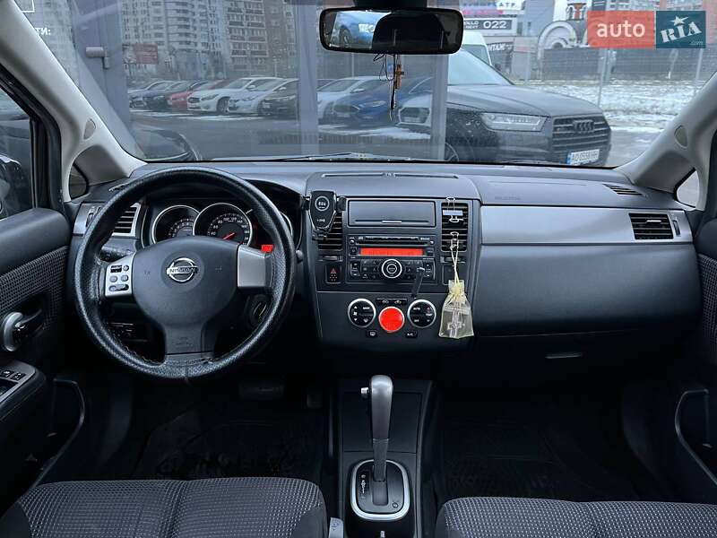 Хэтчбек Nissan TIIDA 2010 в Киеве