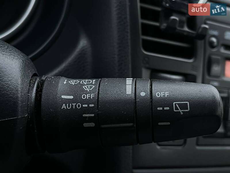 Хэтчбек Nissan TIIDA 2010 в Киеве