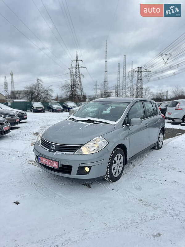 Хэтчбек Nissan TIIDA 2010 в Луцке