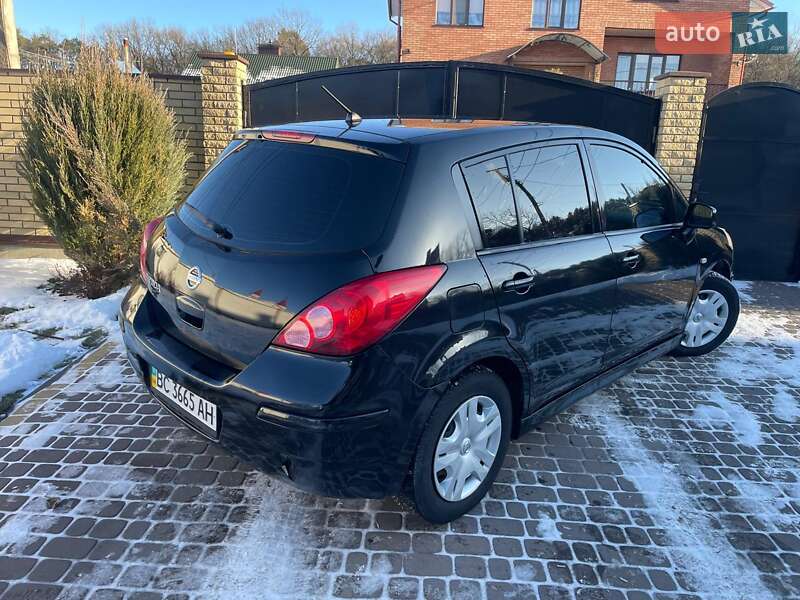 Хэтчбек Nissan TIIDA 2011 в Шептицькому