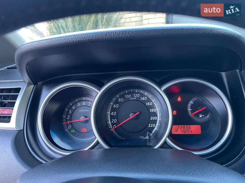 Хэтчбек Nissan TIIDA 2011 в Шептицькому