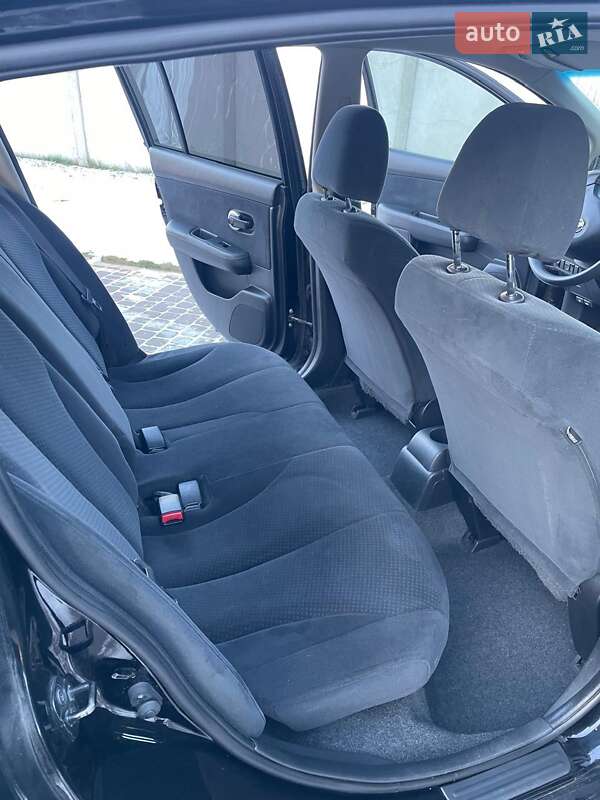 Хэтчбек Nissan TIIDA 2011 в Шептицькому