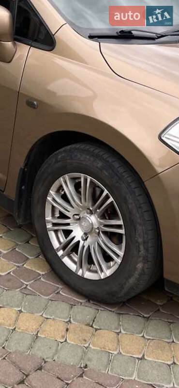 Хетчбек Nissan TIIDA 2008 в Києві